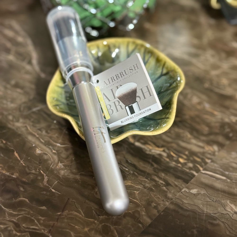 It Cosmetics for Ulta Beauty: Airbrush Blurring Foundation Brush #101